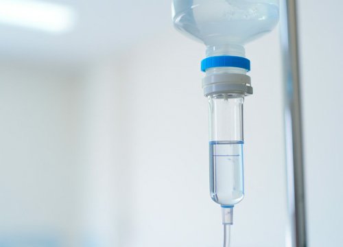 Капельница с раствором Капельница с лекарством Винпоцетин